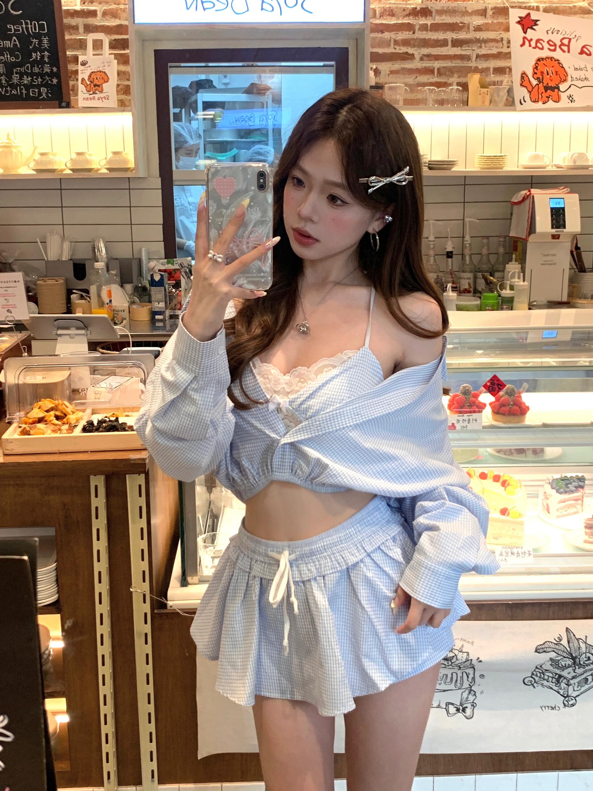 💃 春日潮流新宠，纯欲衬衫短裙套装！