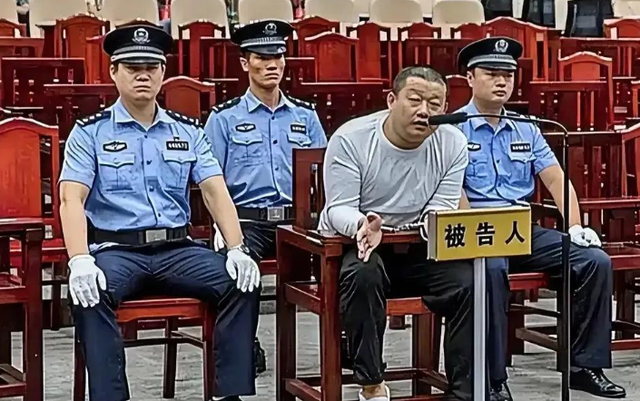 深圳最嚣张黑老大王小西：当街开枪无人敢惹，婚礼现场被一锅端