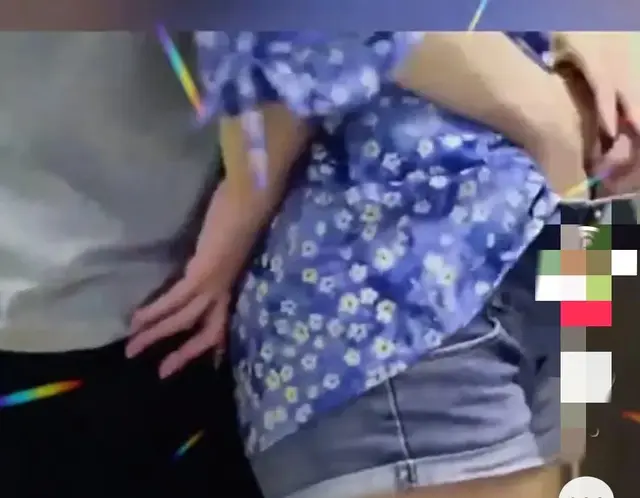 上有很多“招嫖”信息，而且是赤裸裸的“招嫖”！