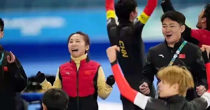 从短道到大道，李琰教练带队勇夺第10枚奥运金牌，书写传奇新篇！