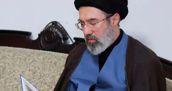 震撼开火！伊朗最高领袖打破沉默，双海峡封锁准备打第二场？