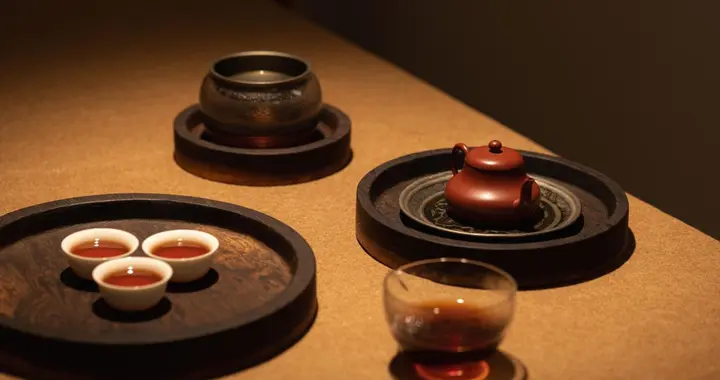 老茶如隐者：一壶陈香里，藏着时光的温柔与生命的厚度