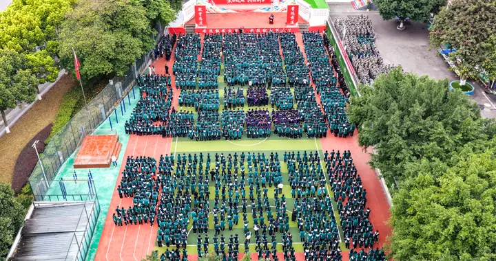 重庆联合技校魅力难挡 四川达州学子舍近求远求学
