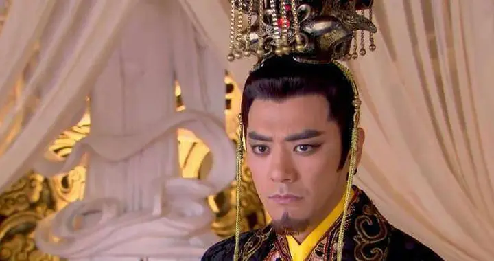 从“从从容容”到“连滚带爬”，三大耗国现眼包？