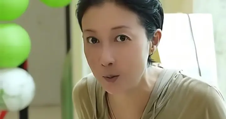 吴绮莉曝成龙不认女儿真相！她不配合做亲子鉴定，害惨了女儿一生