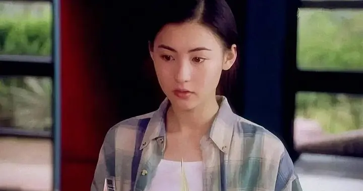 谢霆锋没想到，已备好寿衣和遗照的张柏芝，揭开了王菲仅剩的体面