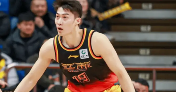 刘正清再爆发，上海将其送走+现金换崔晓龙，如今江苏男篮笑到醒