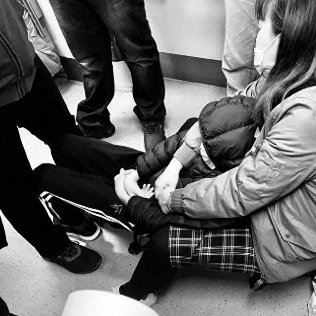 7岁女孩心跳停止，妈妈坚持救回