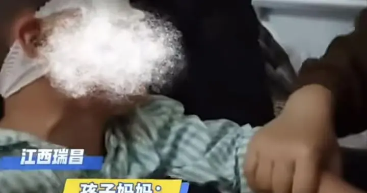 铅笔戳眼致失明？幼儿园擦猪油处理，官方通报：27 万已付僵局待解