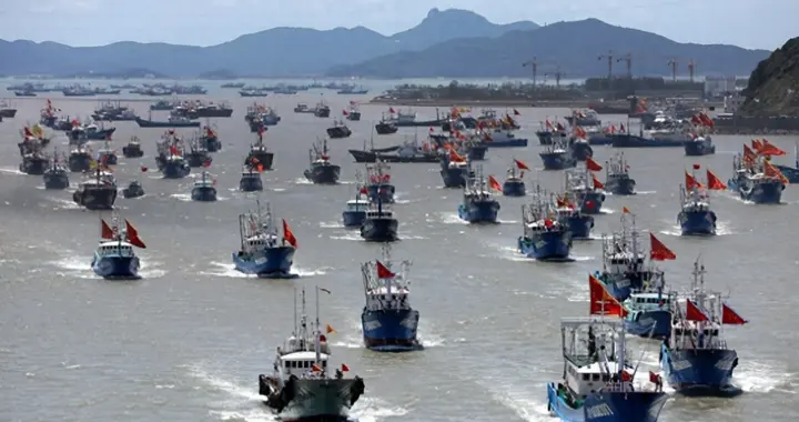 日本还没派人登上钓鱼岛，美媒发现不对劲，中国船在东海越聚越多