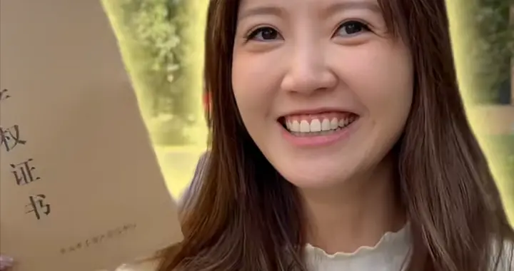 33岁港星自曝内地买房！90分钟往返8000一平，刚搬香港名校学区房