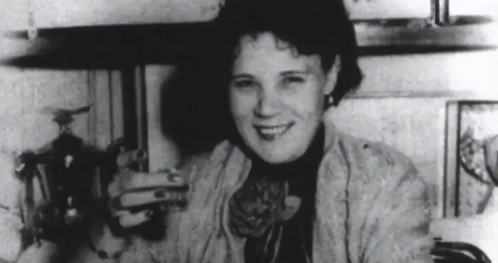 2004年蒋方良弥留之际，她请求死后能否与丈夫合葬一起？