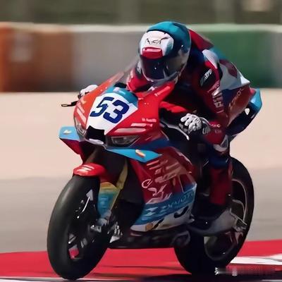 碎碎念心事：炸裂！全网刷屏！张雪直播上演