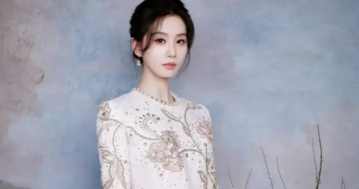 刘诗诗 粉色刺绣裙 嫩回少女期 腰细腿长气质绝了