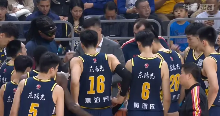 脸都丢大了，广东40分惨败上海后，球队这几大问题彻底被暴露！
