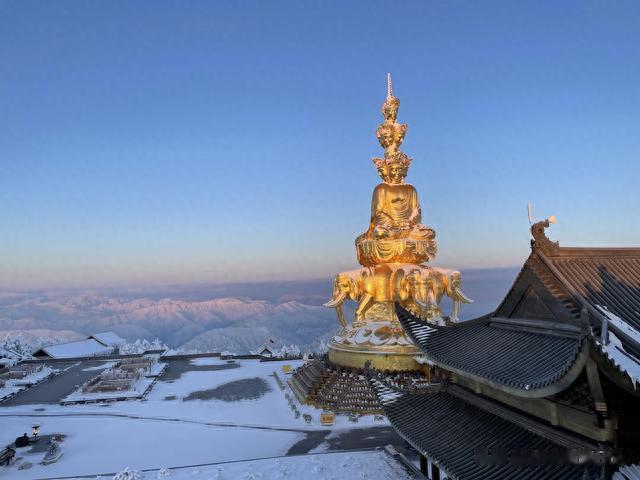 人生建议：一定要在冬天去一趟峨眉山，看雪景、云海和日出！