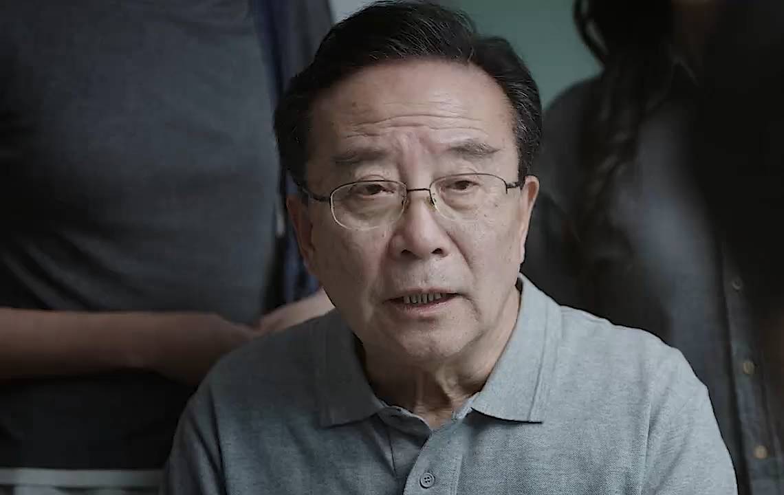 七十岁父亲因为牙口太好，竟然被儿女强行带去医院拔牙