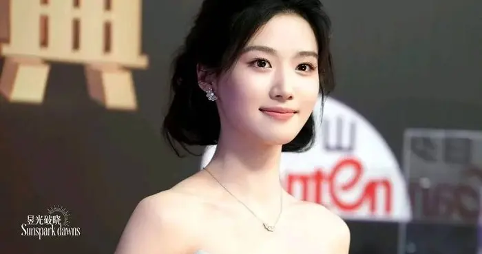 娱圈快递卢昱晓：恭喜获得年度品质号召力剧星（附高清美图12张）