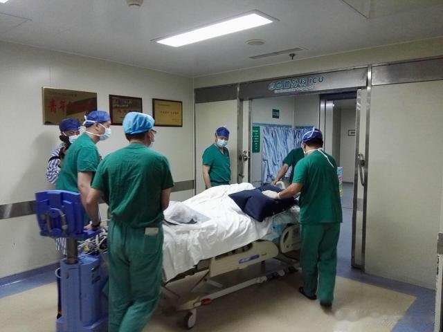 天气渐冷，医生建议：冠心病患者宁可在家不出门，也别做这2件事
