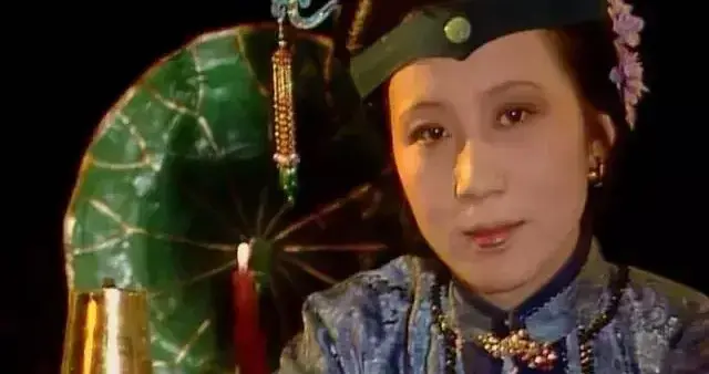 怼凤姐、拿捏宝钗；老实人李纨的手腕不可轻视！