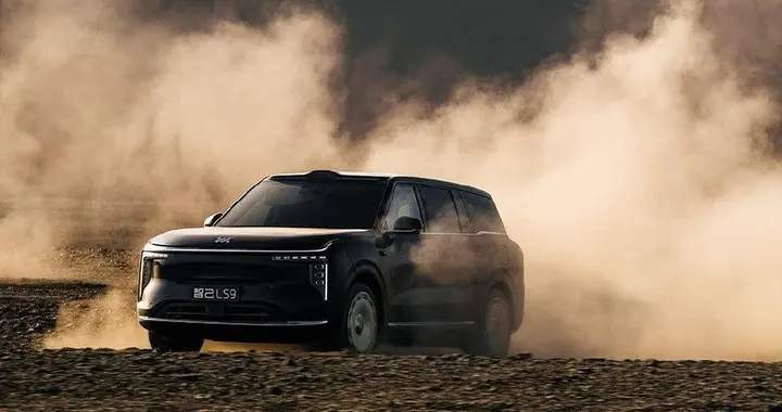 满配即入门！上汽旗舰大六座智己LS9用32.28万打破豪华选配潜规则