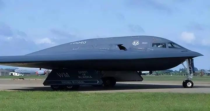 美军出动B2，要把伊朗彻底打垮？英国基地入局，封死伊朗导弹城