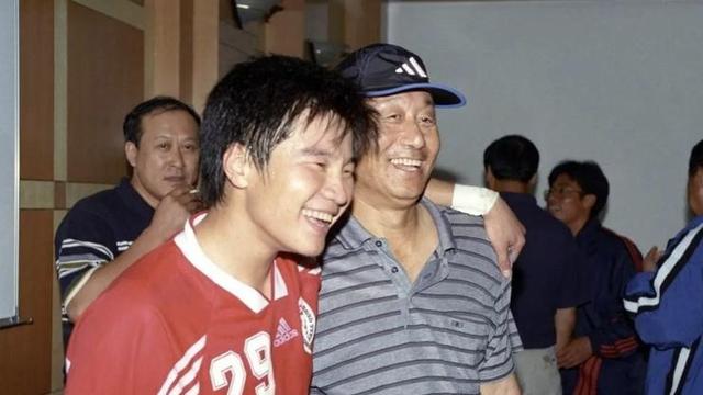 球迷中国：1999年李金羽从法国回归后