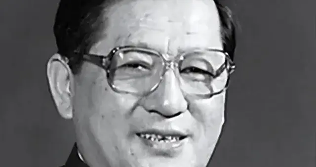 他曾担任3个直辖市市委书记，40岁官至副国级，43岁粉碎重大阴谋