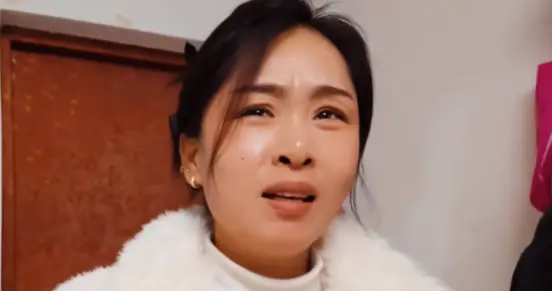 大二弟弟兼职给姐姐买金项链，2人是堂姐弟，5年前弟弟承诺要报答