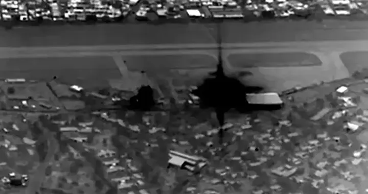 美军轰炸哈尔克岛后，美伊同时宣布停火，到底是谁认怂了？