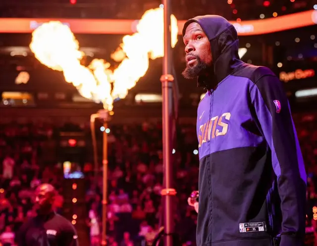 今天NBA正式公布上周的东西部最佳球员！