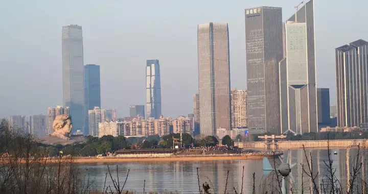 橘子洲头，展现了伟人与现代都市时空对话