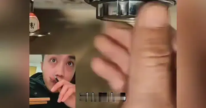 保险箱密码忘了开锁小哥远程指挥，就轻松给打开了，属实牛!