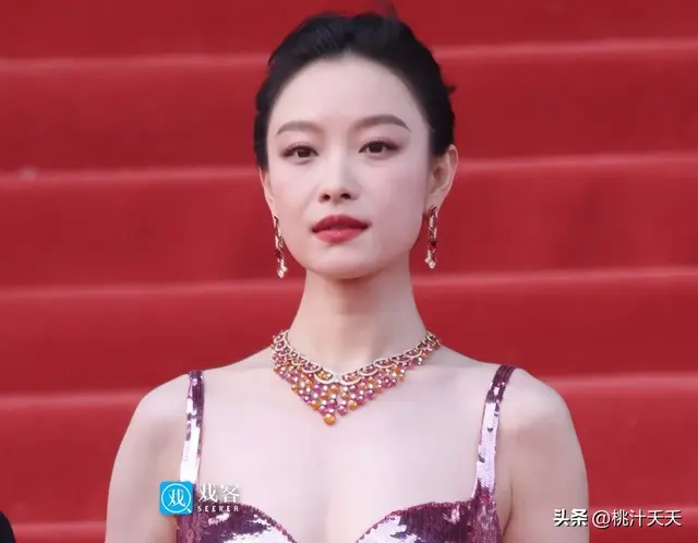倪妮真的好美啊！像这种又高又瘦的女明星每次走红毯都十分惊艳