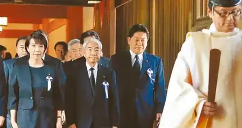 8.15日本投降纪念日，中方收到消息，高市选择收手，川普有大动作