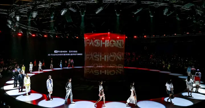 中国国际时装周大秀直击：京东JD FASHION自研面料首发 树立品质新标杆