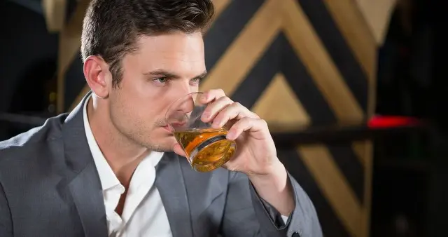 憋尿是前列腺炎的“导火索”？不想前列腺受罪，3种习惯尽早改掉