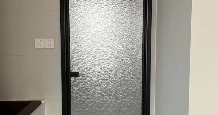 卫生间不用时，门开还是关？90% 的人做错了！难怪潮湿异味重