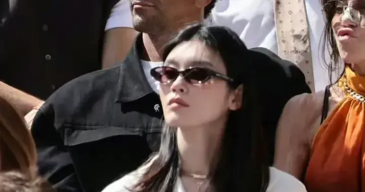 奚梦瑶婚礼后首次现身法网待遇高，老钱风穿搭低调中透着奢华