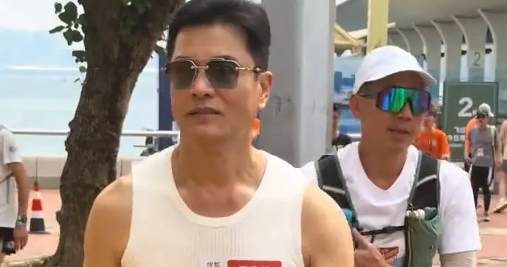 70岁吕良伟香港马拉松“碾压”年轻人？这状态谁看了不破防！