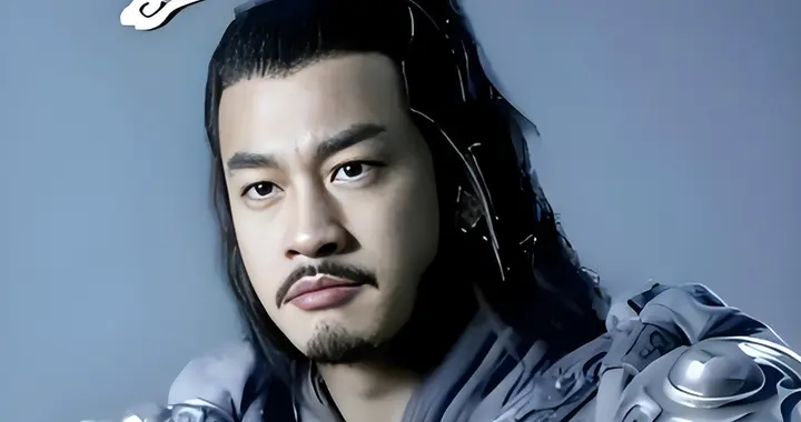 何润东靠同行衬托意外翻红，闪耀苏超，解释不骑马原因，网友盛赞