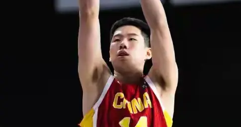 看完中国U18男篮两连胜，球迷认清三个事实，张子一16分不负众望
