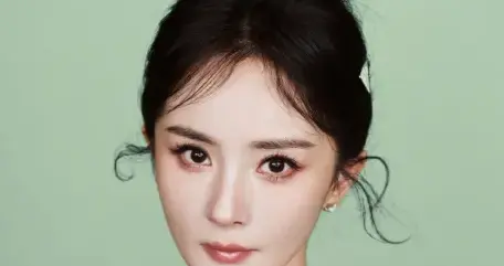 杨幂李沁罕见同框！两代“红楼梦”女神的这次相遇，藏着太多故事