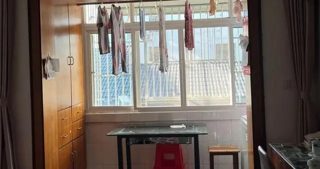 上海阿姨住40年的老破小火了，因老房收拾得干净整洁走红，太好住