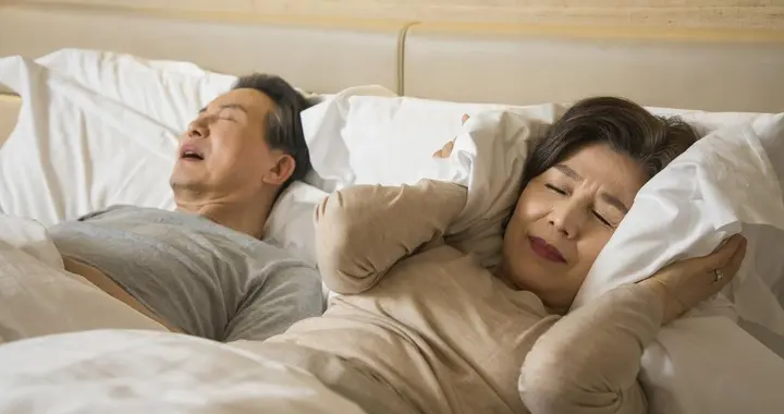 人老了，睡不好觉，快来试试这个不花钱的办法