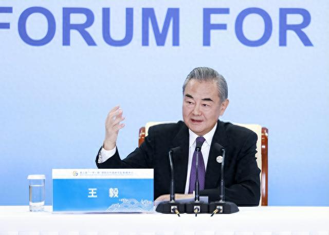王毅在第三届“一带一路”国际合作高峰论坛记者会上的致辞