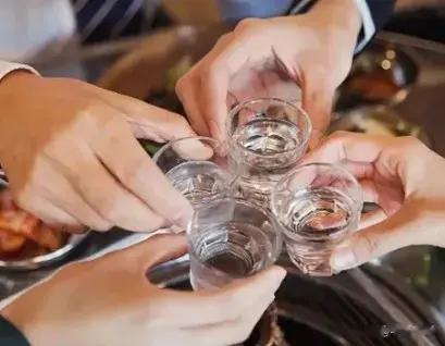 酒局潜规则：聪明人都在用的酒桌顺口溜，轻松拿捏各种场合