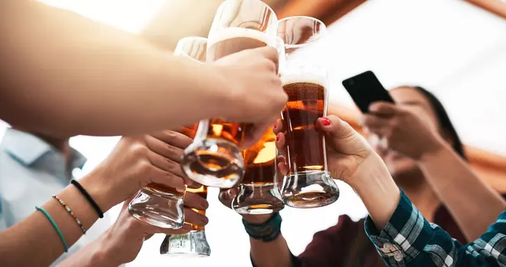 医生发现：男性若长期不喝酒，用不了多长时间，身体或有6个变化