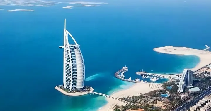 突发交火！并非美以，阿联酋不宣而战，空袭伊朗炼油设施