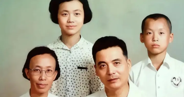 那一天，他捧起核弹碎片时，真的知道自己在做什么吗？